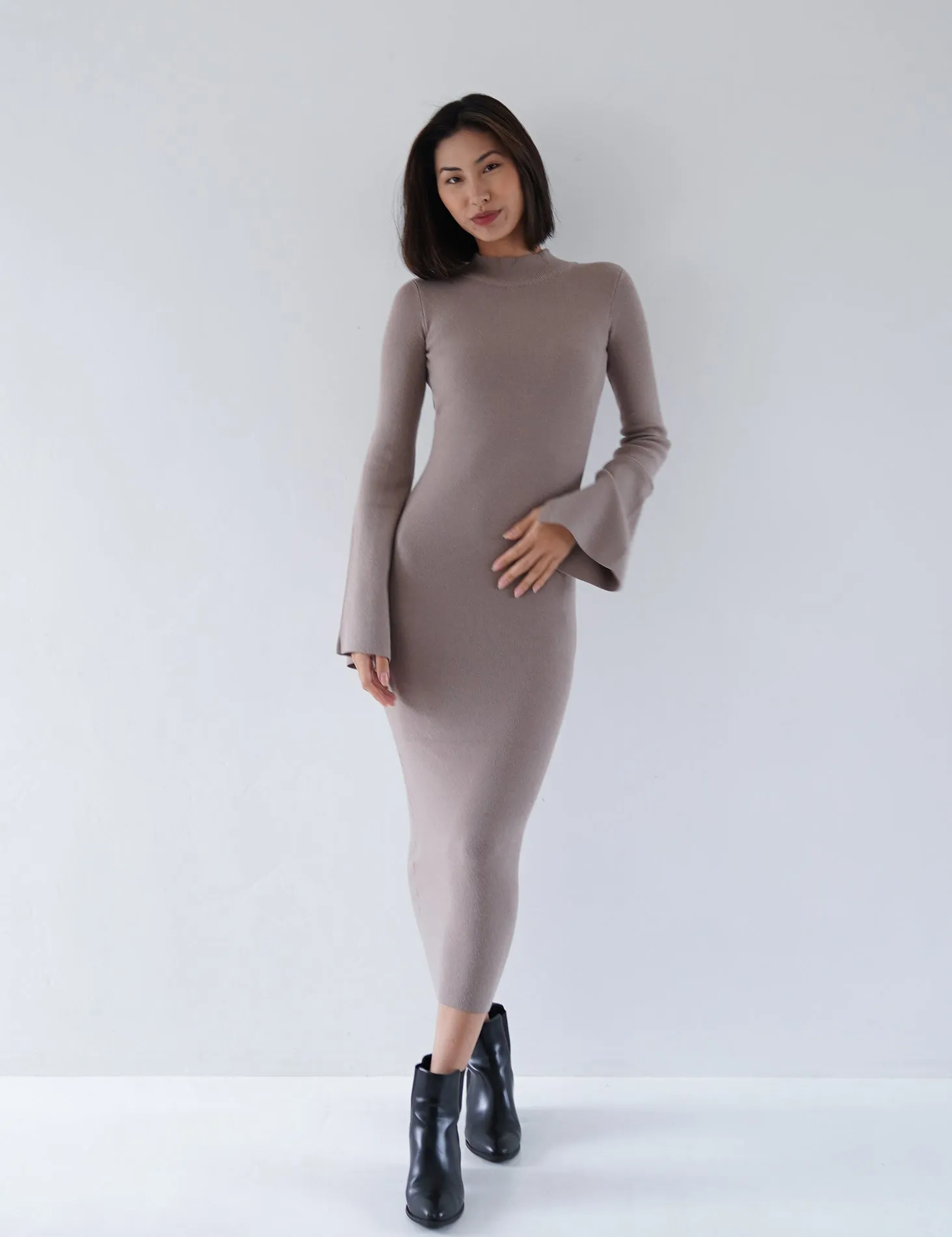 Opulent High Neck Knitted Dress / 薄墨(Gray)