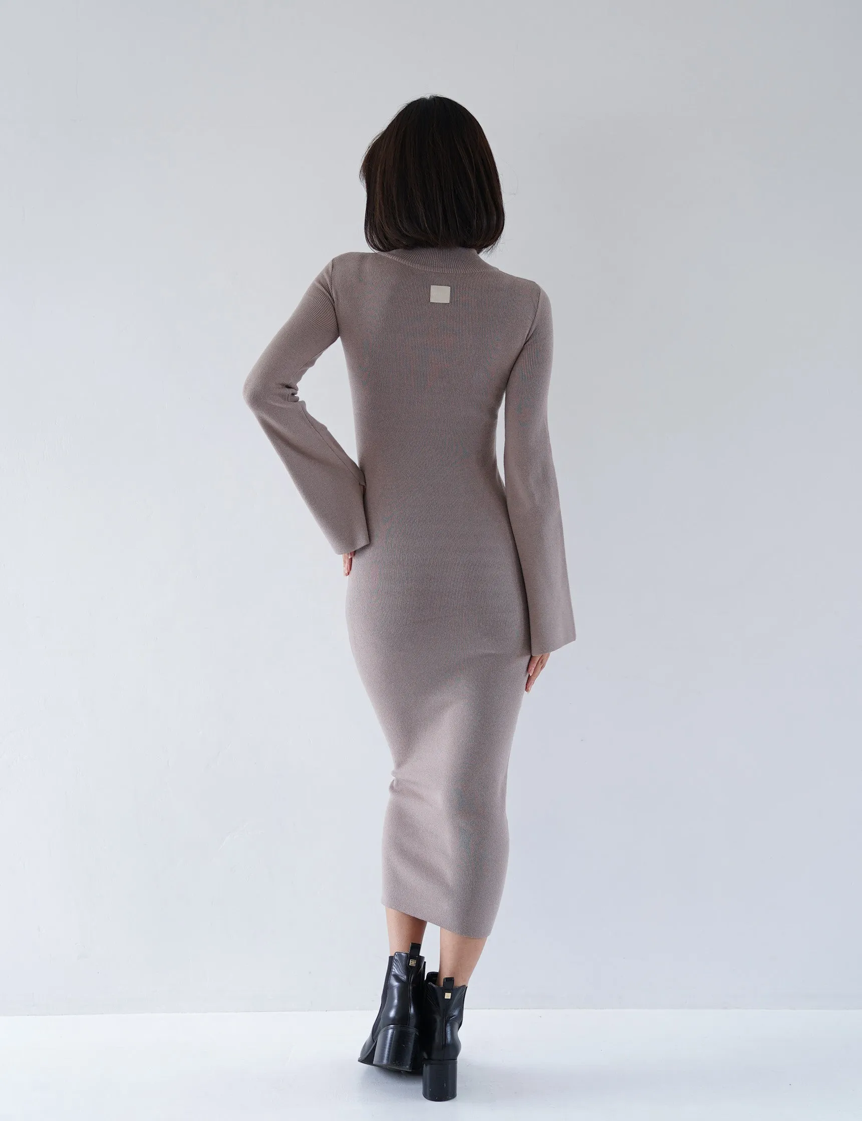 Opulent High Neck Knitted Dress / 薄墨(Gray)